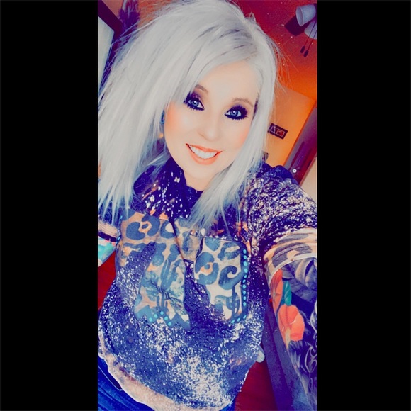 Meet your Posher, Davelynn - Picture 2 of 3